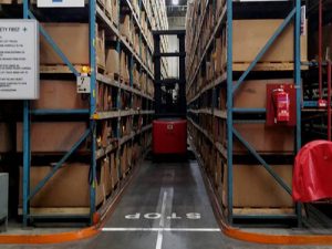 Forklift Truck in Very Narrow Aisle